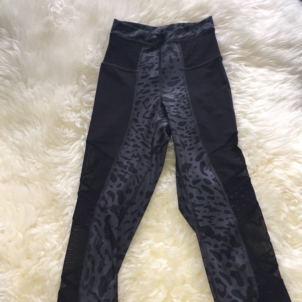 Lululemon size 2 mesh tight